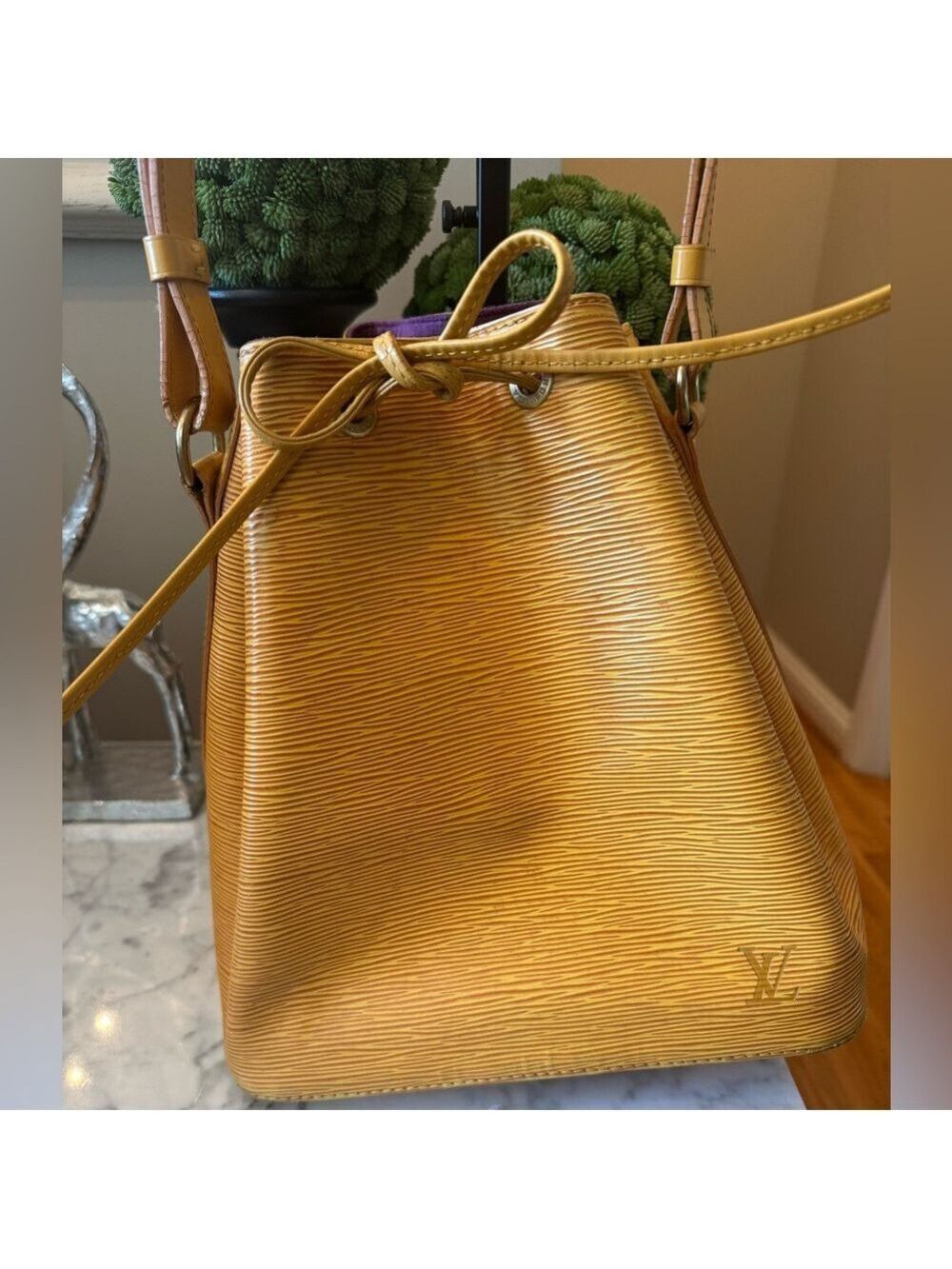 Louis Vuitton - Authentic - Yellow Epi Petite Noe w/purple interior - EUC AR0934 - Picture 2 of 14